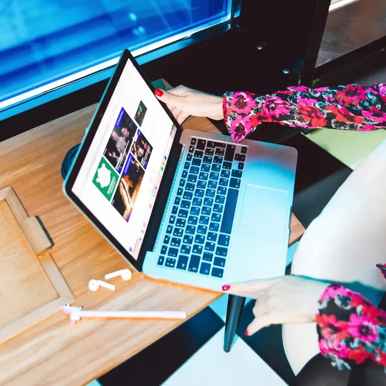 Learn how to invest with ellexx Membership, retirement planning, ETFs for women, savings plans, coaching, knowledge, education, finance, women, money